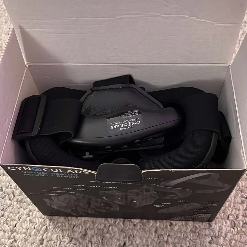 Cynoculars Virtual Reality Headset + Remote